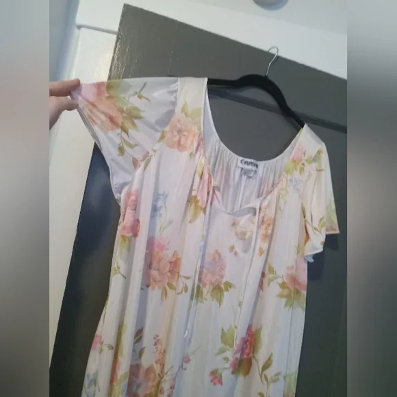 Shadowline vintage floral maxi nightgown - Picture 3 of 5